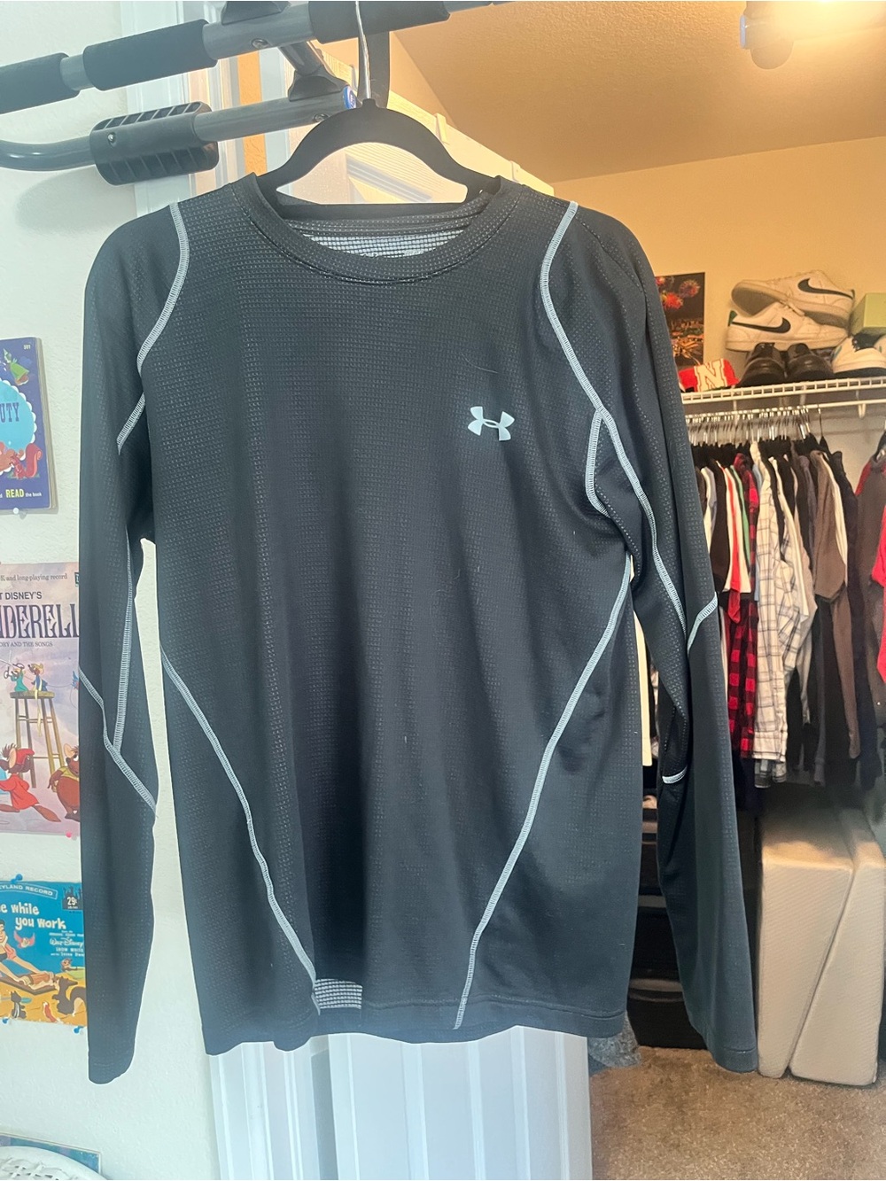 Men’s Under Armour black long sleeve shirt